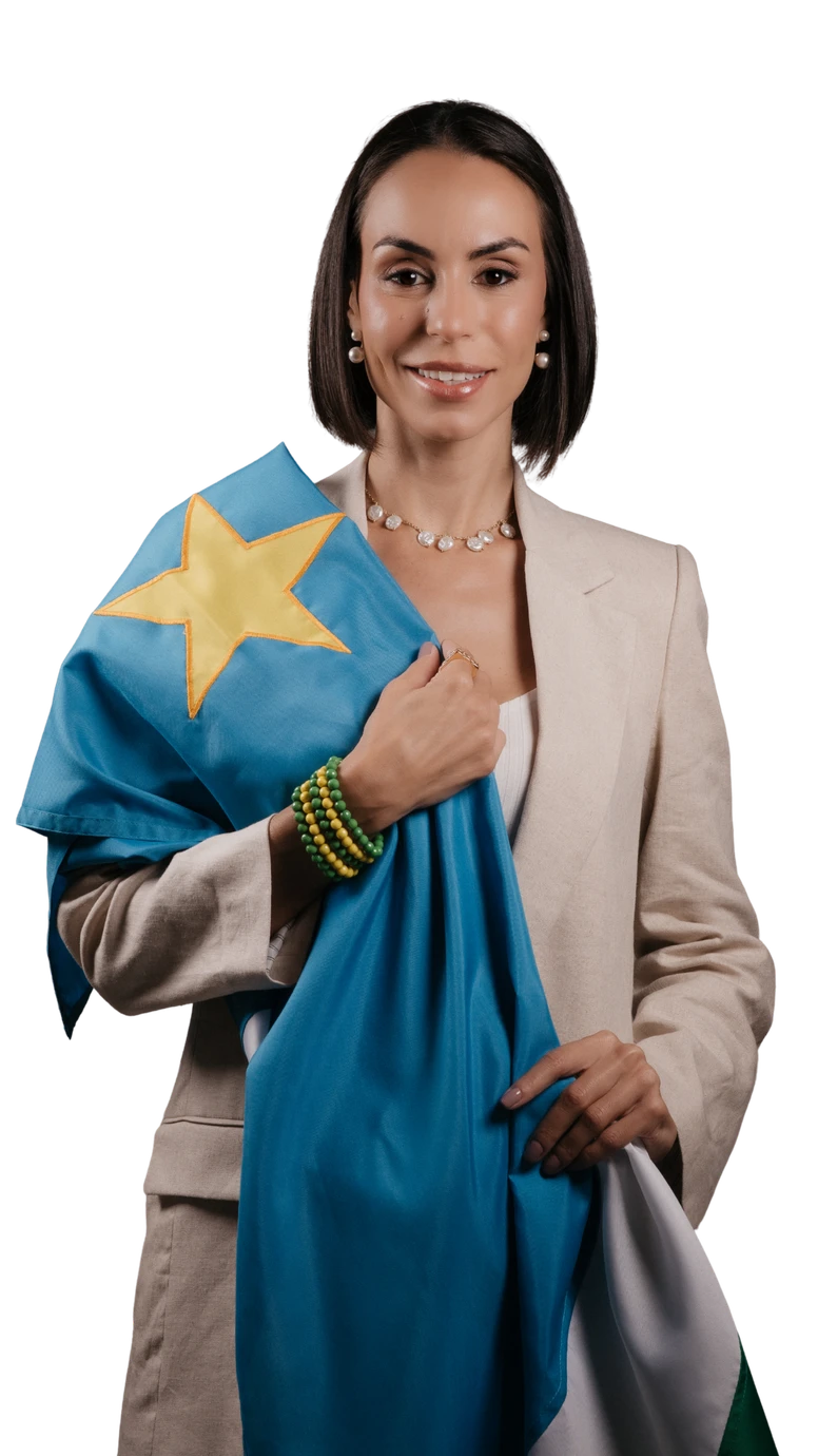 Luana Ruiz com a bandeira de Mato Grosso do Sul